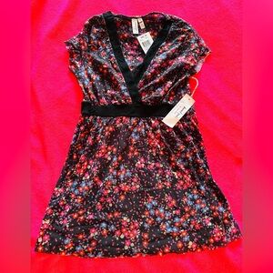 Sweet Pea Multi Floral Women’s Short-Sleeved Top